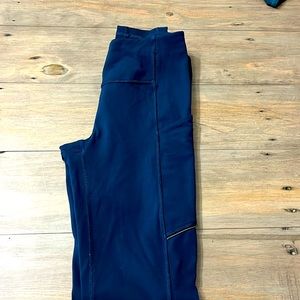 Lulu navy leggings with side pockets and back zipper
